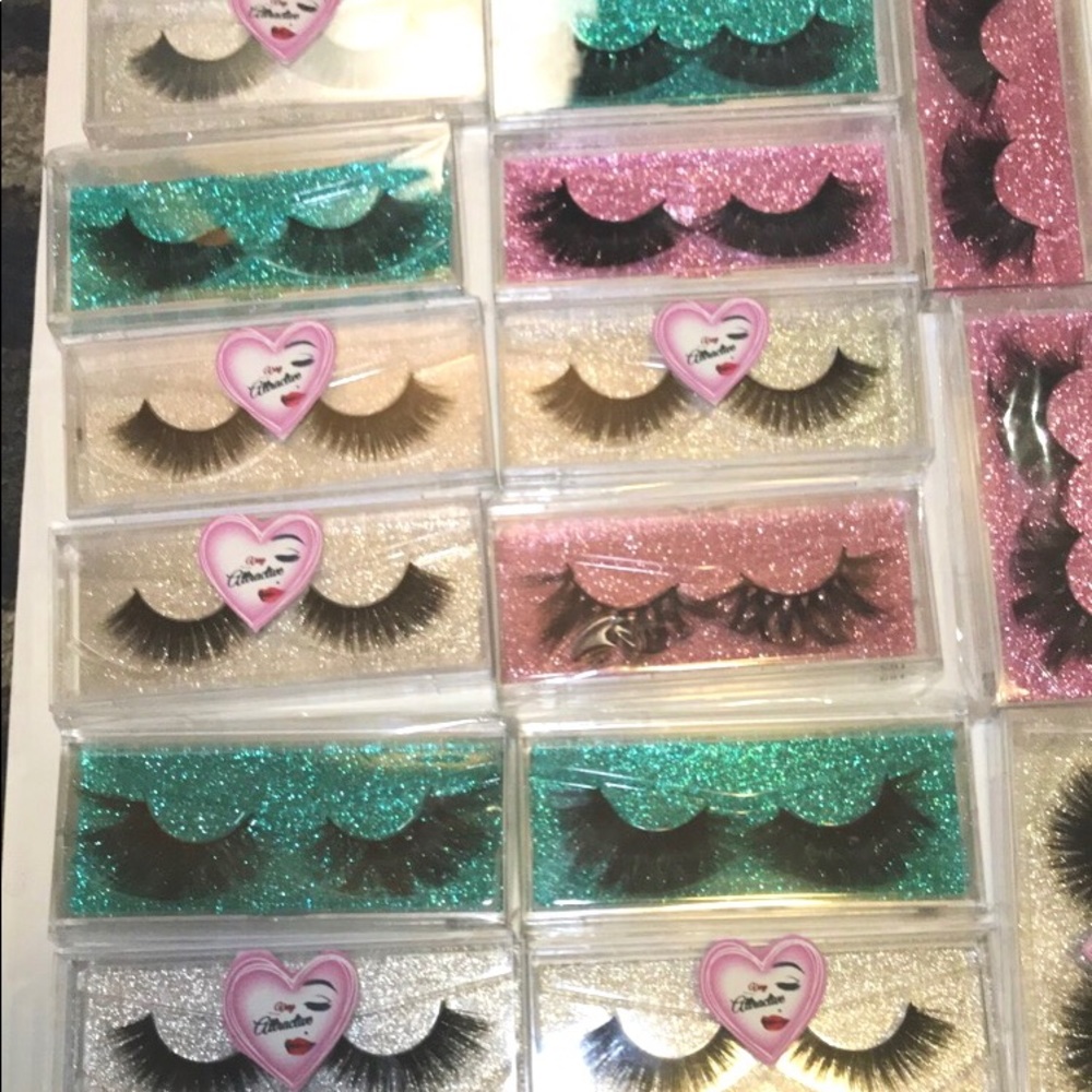 Lashes , lipgloss and hair clips